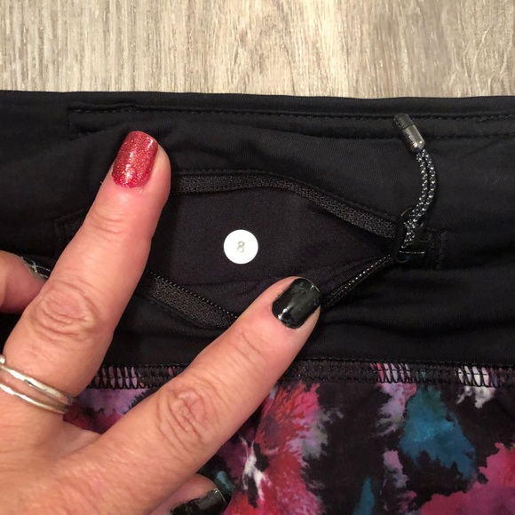 Size 8 Lululemon Floral Hotty Hot skirt - Picture 5 of 5